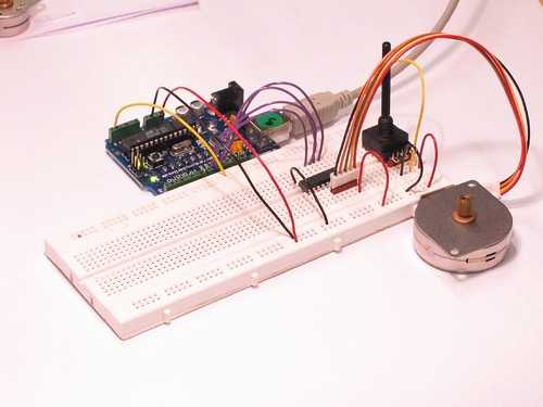 Picture of a protoboard supporting the ULN2003A and a potentiometer