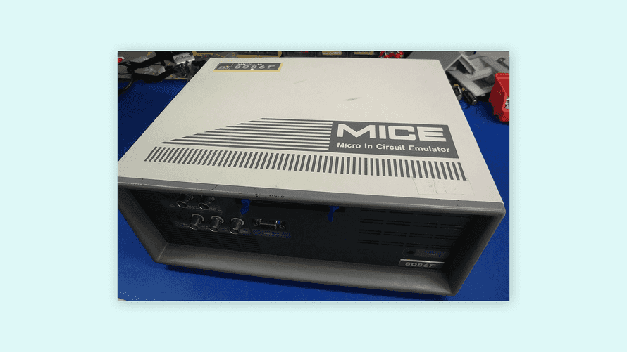 1990年代初めの8086マイクロプロセッサ用Mikrotek ICE